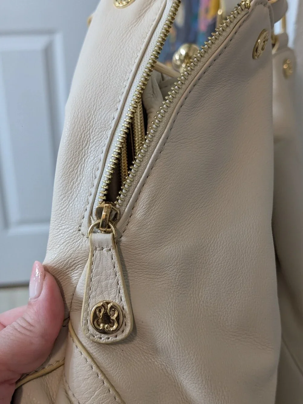 Emma Fox Ivory Pebbled Leather Kiss-Lock Shoulder Bag